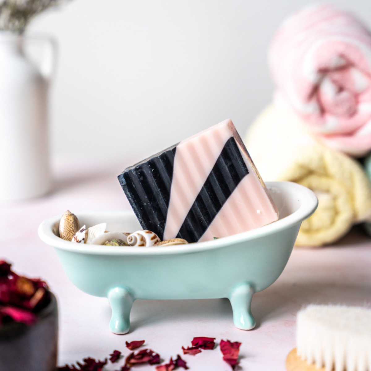 Escential The Body Tonic - Spalicious Rose Clay Bar Soap