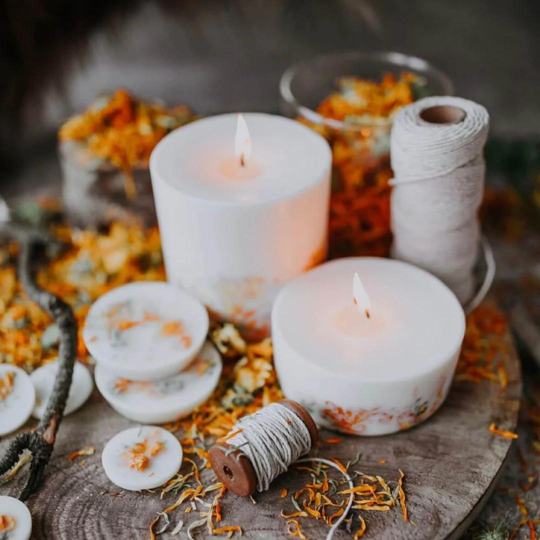 The Munio Marigold Flowers Candle